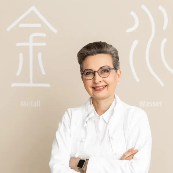Dr. med. Nicola Winckler-Schumann – Spezialistin für Yang Sheng Coaching und kosmetische Akupunktur in Köln